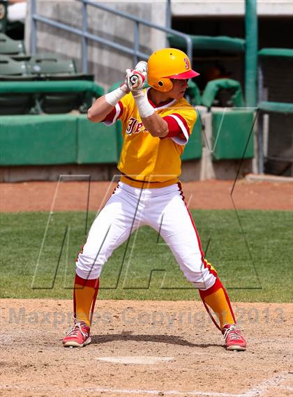 Thumbnail 2 in Lincoln vs. Jesuit (Banner Island Classic) photogallery.