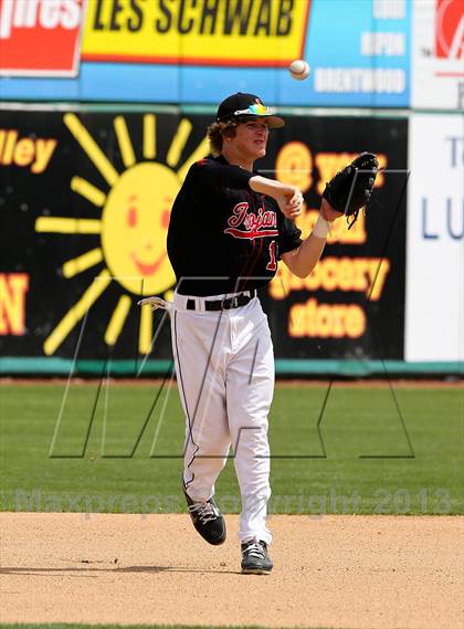 Thumbnail 1 in Lincoln vs. Jesuit (Banner Island Classic) photogallery.