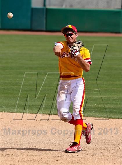 Thumbnail 3 in Lincoln vs. Jesuit (Banner Island Classic) photogallery.
