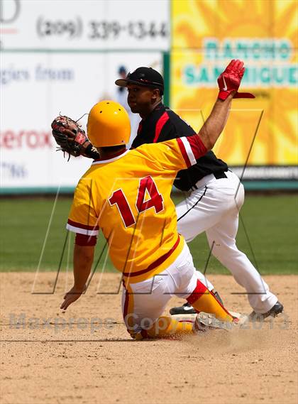 Thumbnail 2 in Lincoln vs. Jesuit (Banner Island Classic) photogallery.