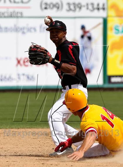 Thumbnail 1 in Lincoln vs. Jesuit (Banner Island Classic) photogallery.