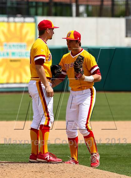 Thumbnail 3 in Lincoln vs. Jesuit (Banner Island Classic) photogallery.