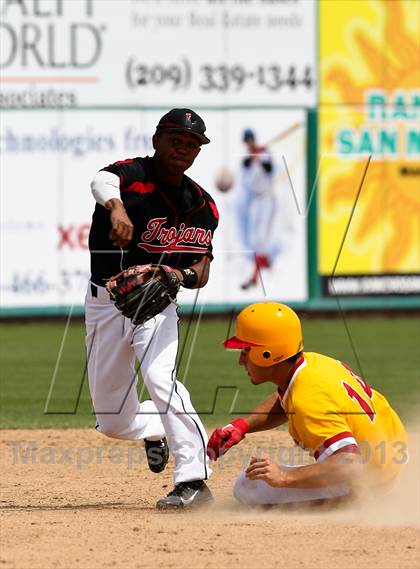 Thumbnail 2 in Lincoln vs. Jesuit (Banner Island Classic) photogallery.