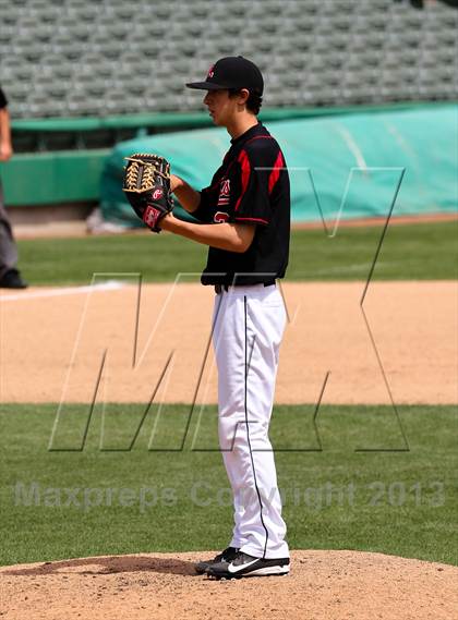 Thumbnail 3 in Lincoln vs. Jesuit (Banner Island Classic) photogallery.