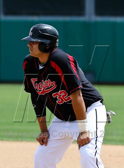 Thumbnail 2 in Lincoln vs. Jesuit (Banner Island Classic) photogallery.
