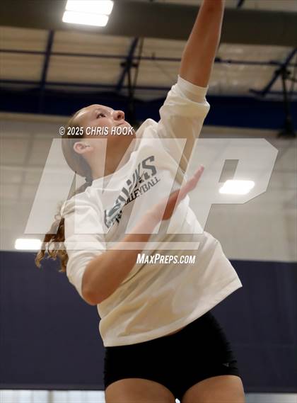 Thumbnail 1 in Mountain View vs. Tanque Verde (Lancer Invitational) photogallery.