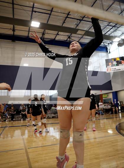 Thumbnail 3 in Mountain View vs. Tanque Verde (Lancer Invitational) photogallery.