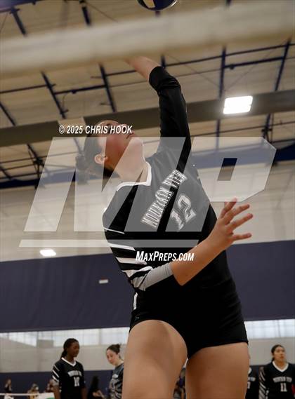 Thumbnail 2 in Mountain View vs. Tanque Verde (Lancer Invitational) photogallery.
