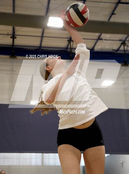 Thumbnail 3 in Mountain View vs. Tanque Verde (Lancer Invitational) photogallery.