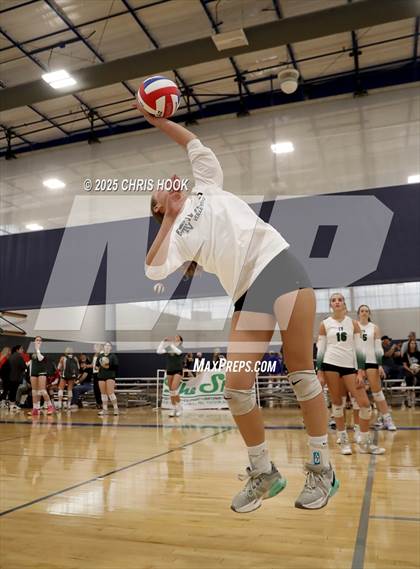 Thumbnail 3 in Mountain View vs. Tanque Verde (Lancer Invitational) photogallery.
