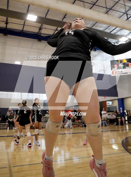 Thumbnail 1 in Mountain View vs. Tanque Verde (Lancer Invitational) photogallery.