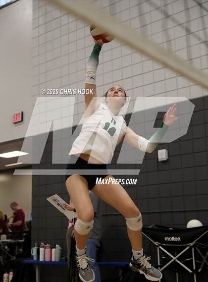 Thumbnail 3 in Mountain View vs. Tanque Verde (Lancer Invitational) photogallery.