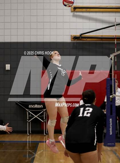 Thumbnail 3 in Mountain View vs. Tanque Verde (Lancer Invitational) photogallery.