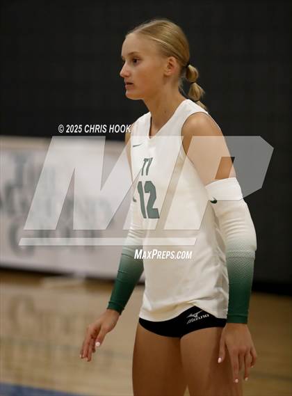 Thumbnail 1 in Mountain View vs. Tanque Verde (Lancer Invitational) photogallery.