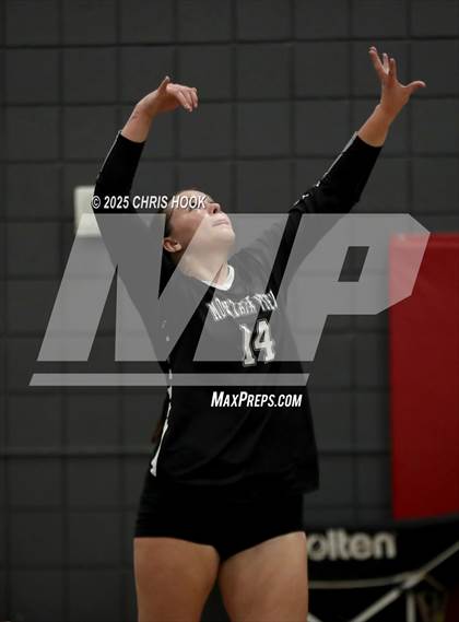 Thumbnail 1 in Mountain View vs. Tanque Verde (Lancer Invitational) photogallery.