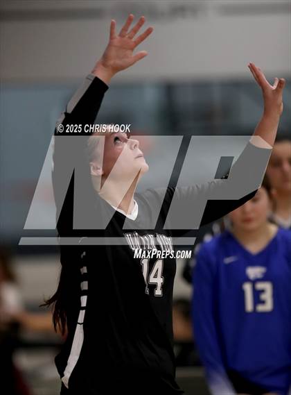 Thumbnail 1 in Mountain View vs. Tanque Verde (Lancer Invitational) photogallery.
