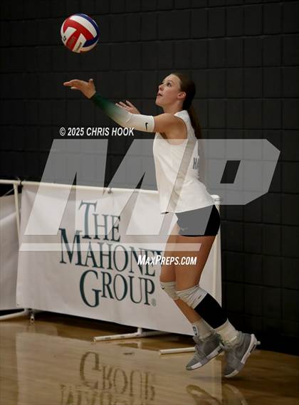 Thumbnail 3 in Mountain View vs. Tanque Verde (Lancer Invitational) photogallery.