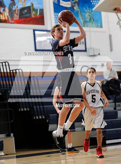 Thumbnail 3 in New Hyde Park Memorial vs Rockville Centre South Side photogallery.