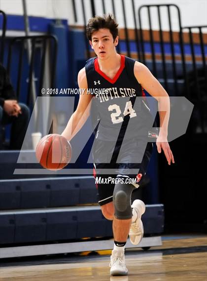 Thumbnail 3 in New Hyde Park Memorial vs Rockville Centre South Side photogallery.