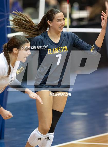Thumbnail 1 in Clarkston vs. Mercy (MHSAA Division 1 Semifinal) photogallery.