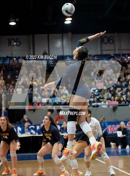 Thumbnail 2 in Clarkston vs. Mercy (MHSAA Division 1 Semifinal) photogallery.