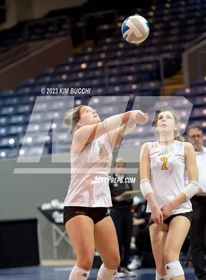 Thumbnail 3 in Clarkston vs. Mercy (MHSAA Division 1 Semifinal) photogallery.