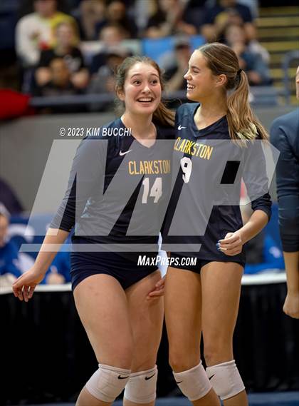 Thumbnail 2 in Clarkston vs. Mercy (MHSAA Division 1 Semifinal) photogallery.