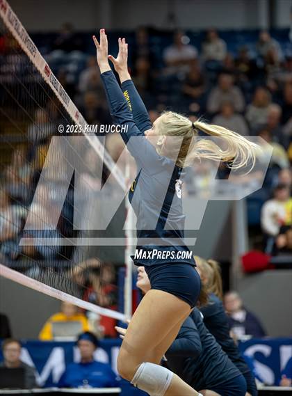 Thumbnail 1 in Clarkston vs. Mercy (MHSAA Division 1 Semifinal) photogallery.