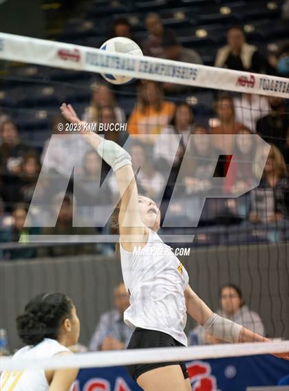 Thumbnail 3 in Clarkston vs. Mercy (MHSAA Division 1 Semifinal) photogallery.