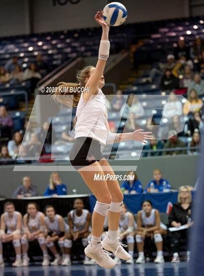 Thumbnail 3 in Clarkston vs. Mercy (MHSAA Division 1 Semifinal) photogallery.