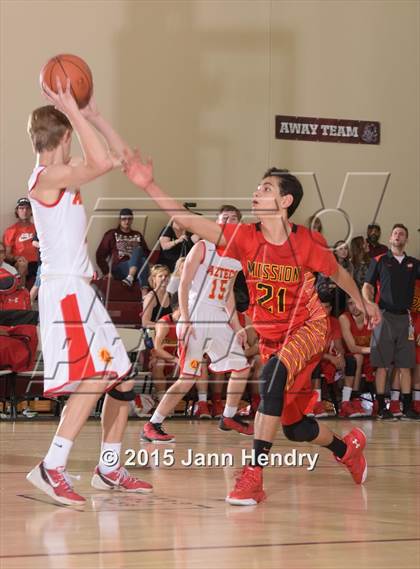 Thumbnail 3 in Mission Viejo vs Palm Desert (MaxPreps Holiday Classic) photogallery.