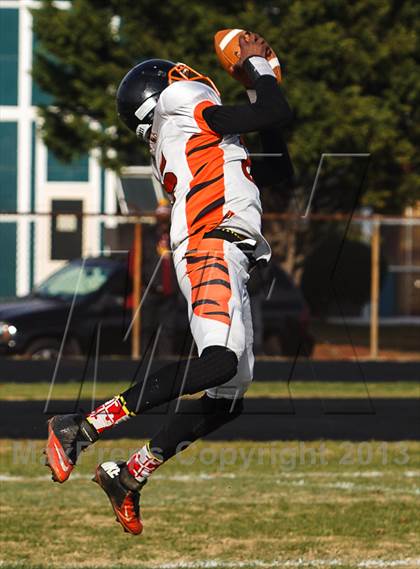 Thumbnail 3 in DuVal vs Suitland (MPSSAA 4A South Region Final) photogallery.