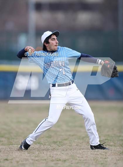 Thumbnail 3 in Washington-Lee @ Yorktown photogallery.
