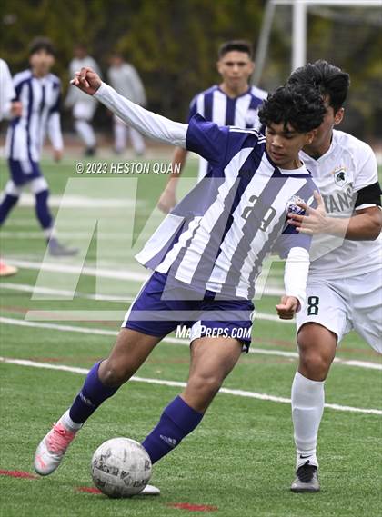 Thumbnail 3 in Cathedral vs. De La Salle (Adidas SoCal College Showcase) photogallery.