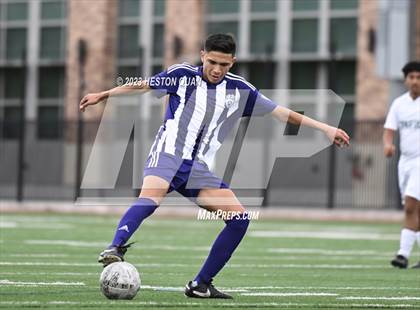 Thumbnail 3 in Cathedral vs. De La Salle (Adidas SoCal College Showcase) photogallery.