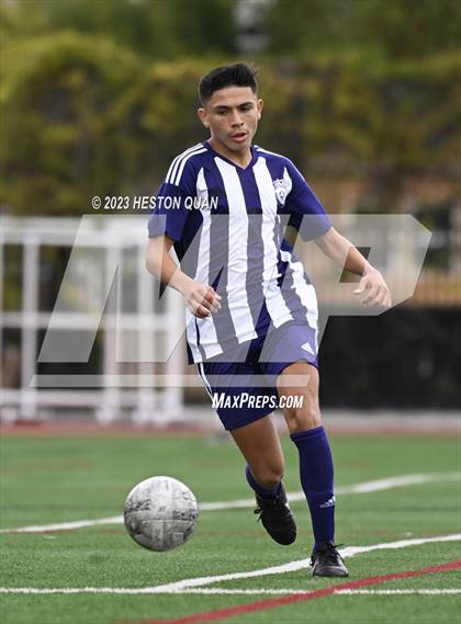 Thumbnail 3 in Cathedral vs. De La Salle (Adidas SoCal College Showcase) photogallery.