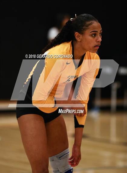 Thumbnail 3 in Bishop O'Dowd vs. St. Francis (Stockton Classic) photogallery.