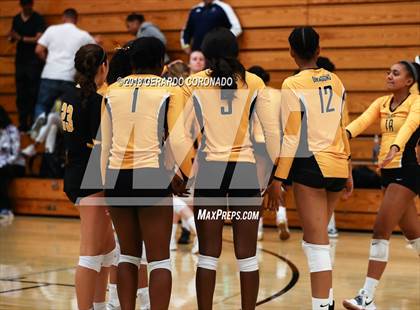 Thumbnail 2 in Bishop O'Dowd vs. St. Francis (Stockton Classic) photogallery.