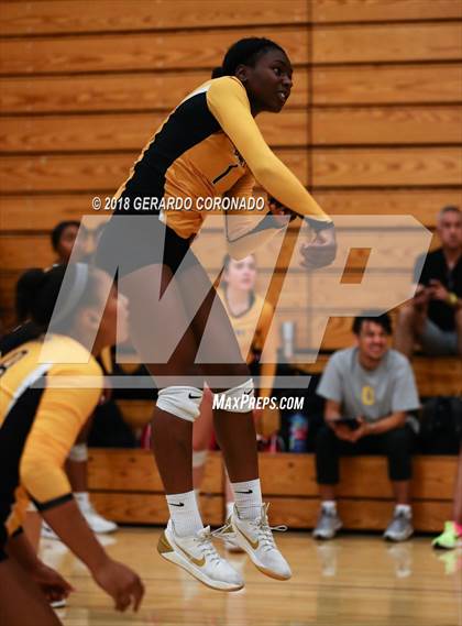 Thumbnail 1 in Bishop O'Dowd vs. St. Francis (Stockton Classic) photogallery.
