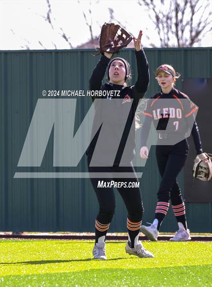 Thumbnail 3 in Melissa vs. Aledo (Forney Tournament) photogallery.