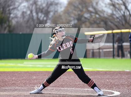 Thumbnail 1 in Melissa vs. Aledo (Forney Tournament) photogallery.