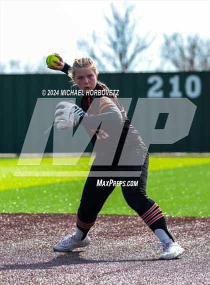 Thumbnail 1 in Melissa vs. Aledo (Forney Tournament) photogallery.