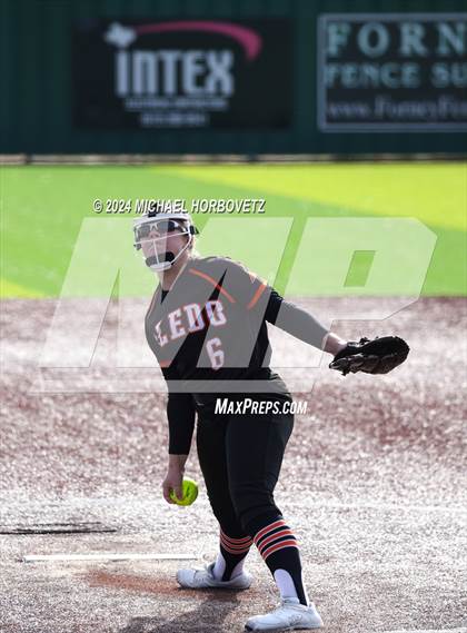 Thumbnail 3 in Melissa vs. Aledo (Forney Tournament) photogallery.