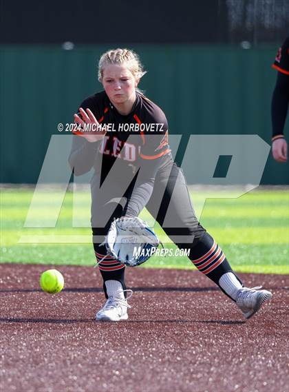 Thumbnail 3 in Melissa vs. Aledo (Forney Tournament) photogallery.