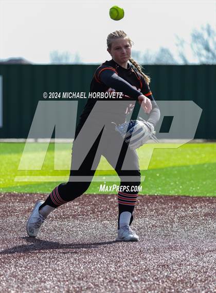Thumbnail 2 in Melissa vs. Aledo (Forney Tournament) photogallery.