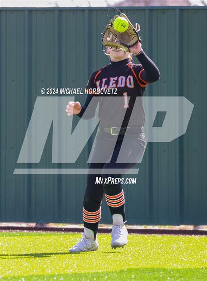 Thumbnail 3 in Melissa vs. Aledo (Forney Tournament) photogallery.