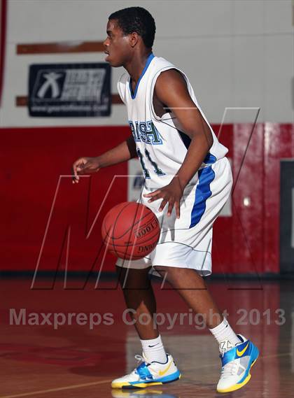 Thumbnail 2 in Green Valley vs Sacred Heart (MaxPreps Holiday Classic) photogallery.