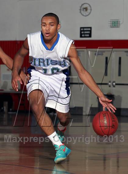 Thumbnail 1 in Green Valley vs Sacred Heart (MaxPreps Holiday Classic) photogallery.
