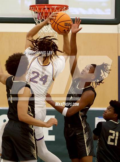 Thumbnail 2 in Salesian College Preparatory vs. Archbishop Riordan (De La Salle MLK Classic) photogallery.