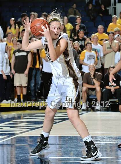 Thumbnail 2 in Alemany vs. Laguna Hills (CIF SS D3AA Final) photogallery.
